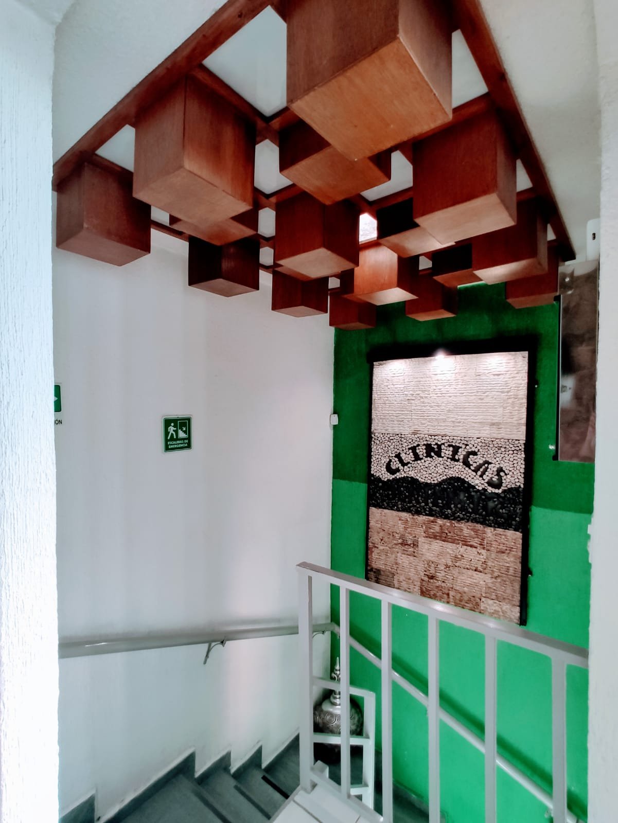Pasillo de Clínica Dentamir El Dorado